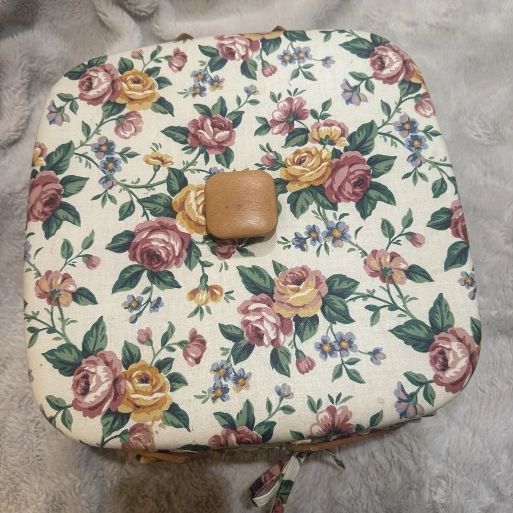 1997 LONGABERGER WOVEN TRADITIONS CAKE BASKET COMBO W/LINER PROTECTOR PAD LID